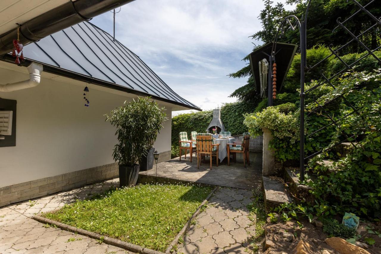 Villa Amalia, Centrum Banska Stiavnica, Parkovanie Pre 2 Auta, Velka Zahrada S Krbom, Cela Villa Amalia Pre 14 Osob Alebo Samostatne Nezavisle Prve Podlazie Villa Ama Pre 6 Osob Alebo Samostatne Nezavisle Podkrovie Villa Lia Pre 8 Osob,Pristup Cez Pi Εξωτερικό φωτογραφία