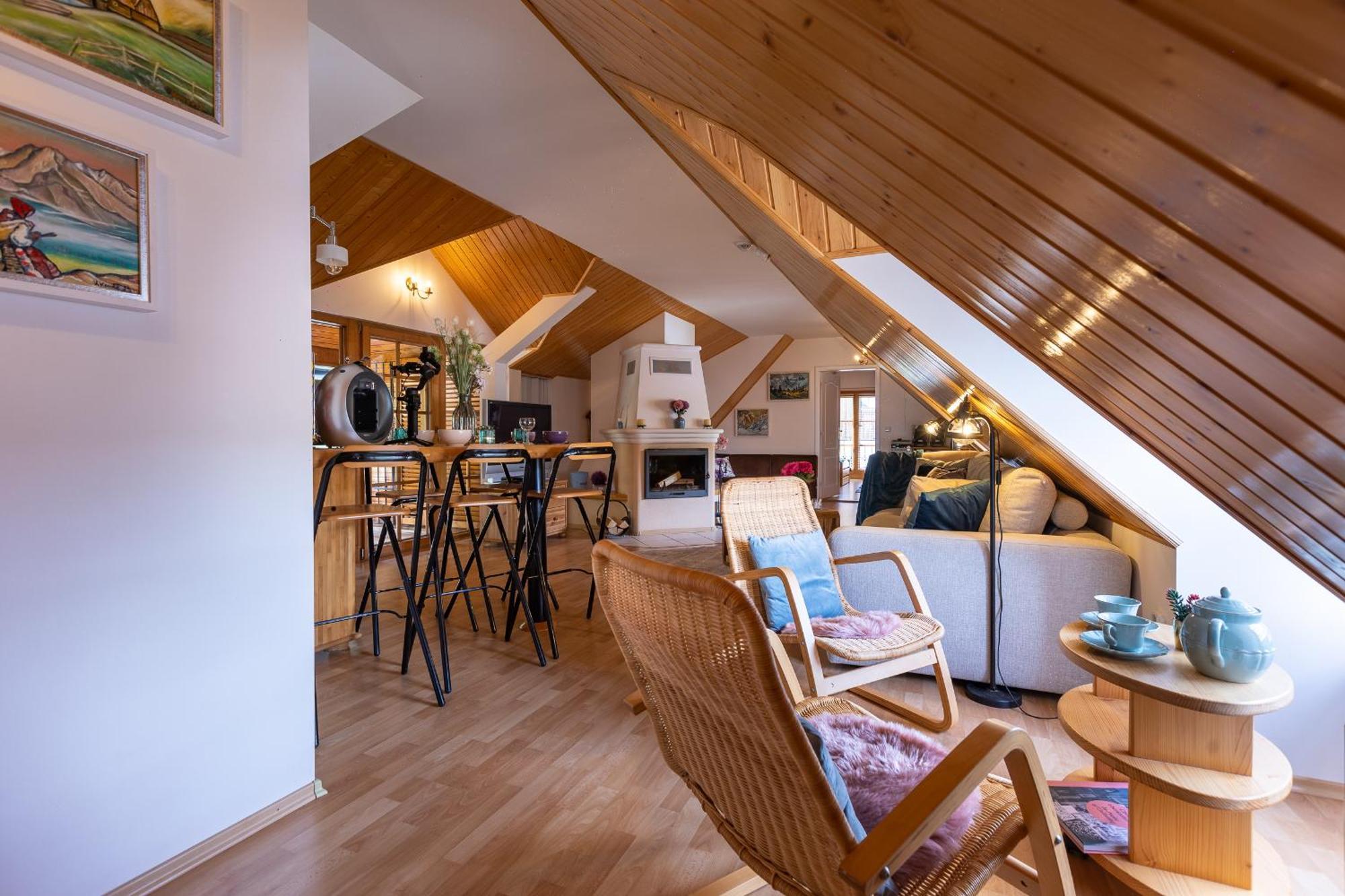 Villa Amalia, Centrum Banska Stiavnica, Parkovanie Pre 2 Auta, Velka Zahrada S Krbom, Cela Villa Amalia Pre 14 Osob Alebo Samostatne Nezavisle Prve Podlazie Villa Ama Pre 6 Osob Alebo Samostatne Nezavisle Podkrovie Villa Lia Pre 8 Osob,Pristup Cez Pi Εξωτερικό φωτογραφία