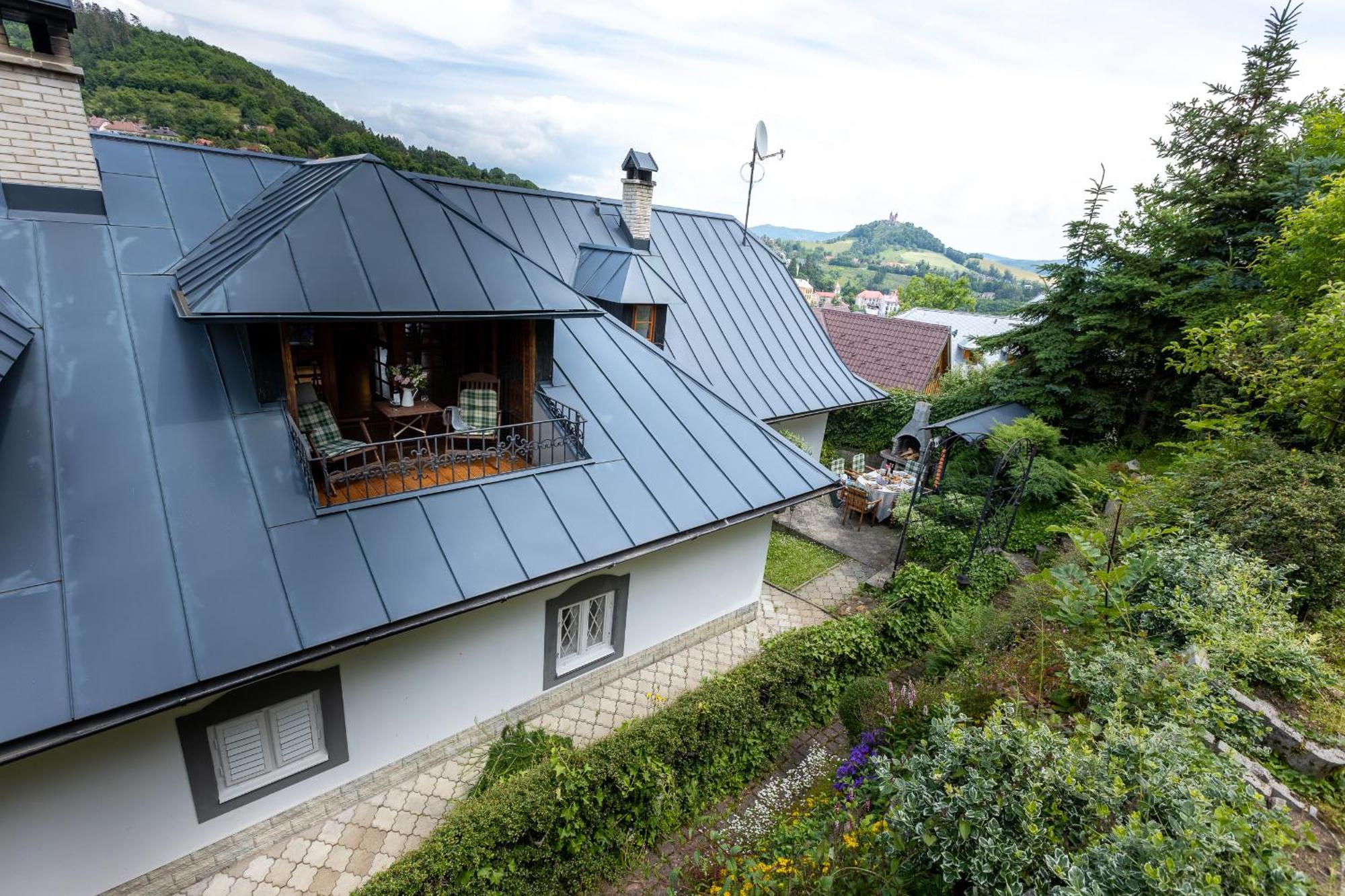 Villa Amalia, Centrum Banska Stiavnica, Parkovanie Pre 2 Auta, Velka Zahrada S Krbom, Cela Villa Amalia Pre 14 Osob Alebo Samostatne Nezavisle Prve Podlazie Villa Ama Pre 6 Osob Alebo Samostatne Nezavisle Podkrovie Villa Lia Pre 8 Osob,Pristup Cez Pi Εξωτερικό φωτογραφία
