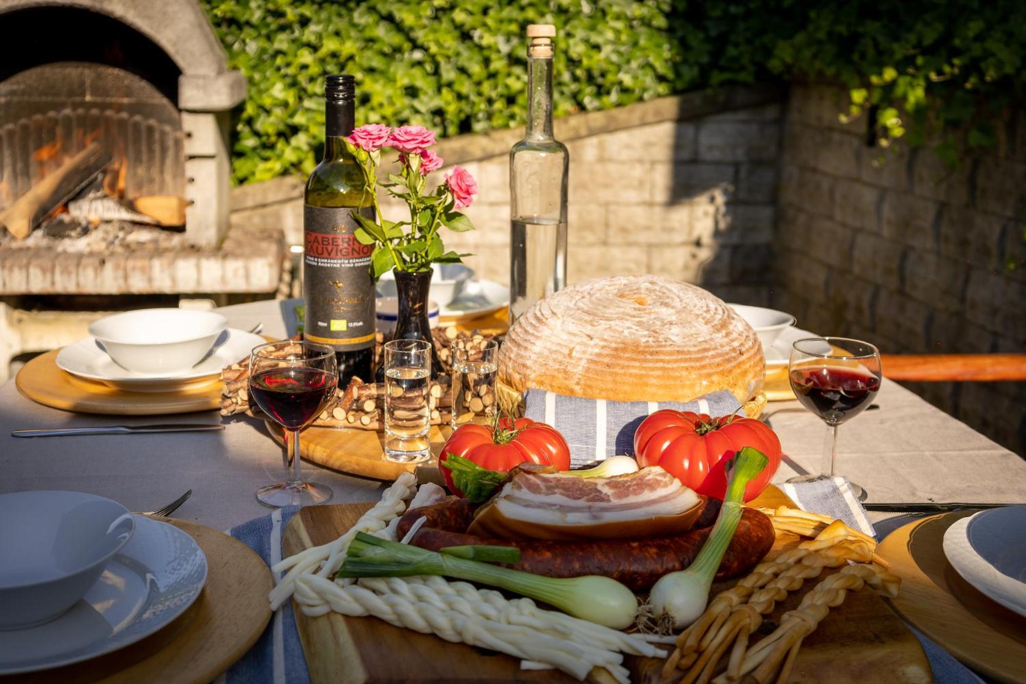 Villa Amalia, Centrum Banska Stiavnica, Parkovanie Pre 2 Auta, Velka Zahrada S Krbom, Cela Villa Amalia Pre 14 Osob Alebo Samostatne Nezavisle Prve Podlazie Villa Ama Pre 6 Osob Alebo Samostatne Nezavisle Podkrovie Villa Lia Pre 8 Osob,Pristup Cez Pi Εξωτερικό φωτογραφία