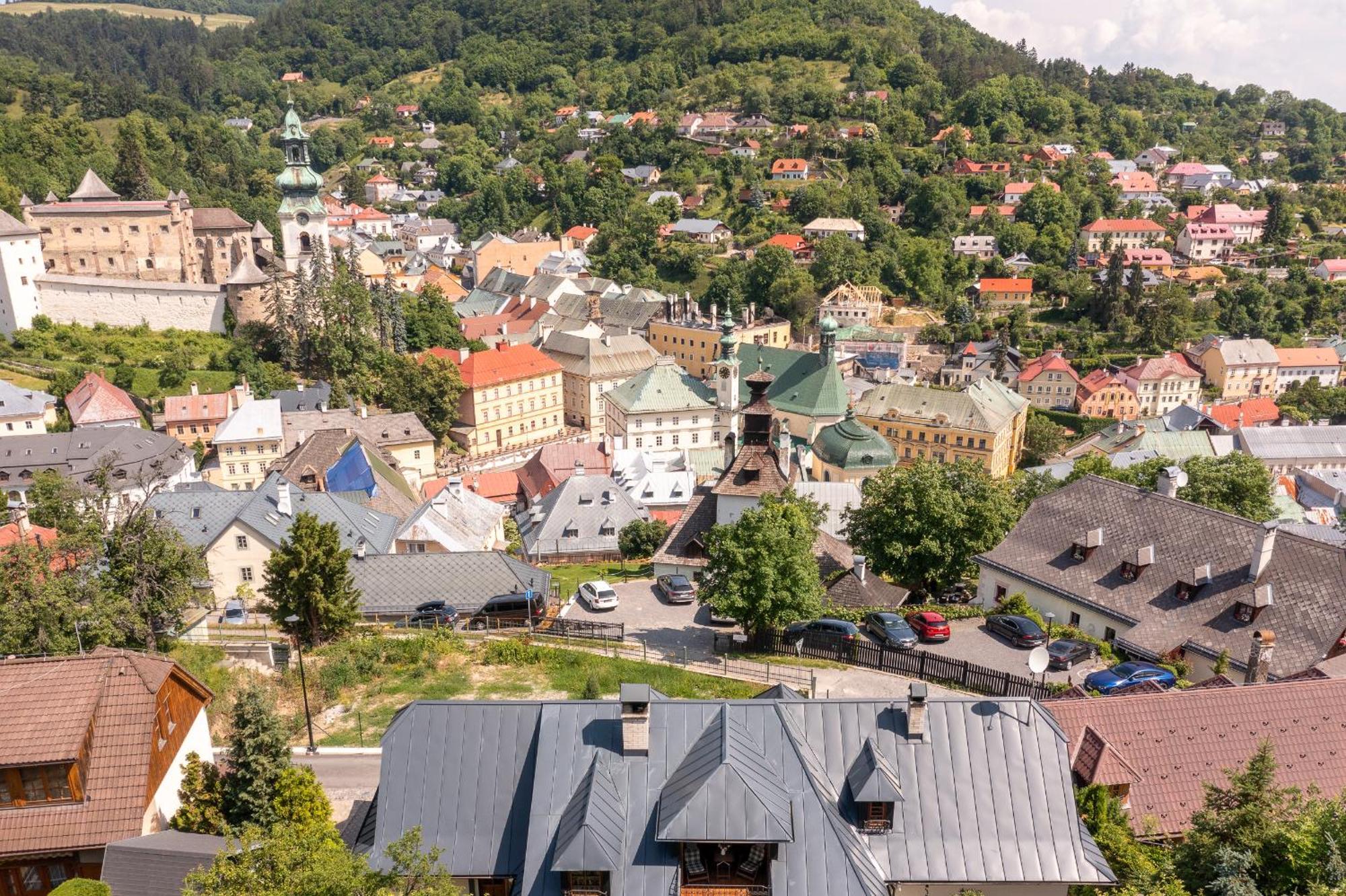 Villa Amalia, Centrum Banska Stiavnica, Parkovanie Pre 2 Auta, Velka Zahrada S Krbom, Cela Villa Amalia Pre 14 Osob Alebo Samostatne Nezavisle Prve Podlazie Villa Ama Pre 6 Osob Alebo Samostatne Nezavisle Podkrovie Villa Lia Pre 8 Osob,Pristup Cez Pi Εξωτερικό φωτογραφία