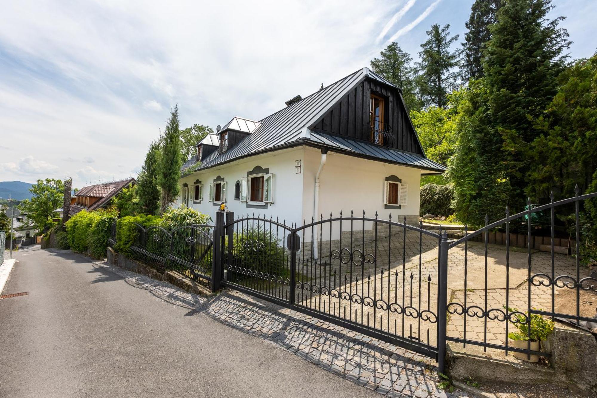 Villa Amalia, Centrum Banska Stiavnica, Parkovanie Pre 2 Auta, Velka Zahrada S Krbom, Cela Villa Amalia Pre 14 Osob Alebo Samostatne Nezavisle Prve Podlazie Villa Ama Pre 6 Osob Alebo Samostatne Nezavisle Podkrovie Villa Lia Pre 8 Osob,Pristup Cez Pi Εξωτερικό φωτογραφία
