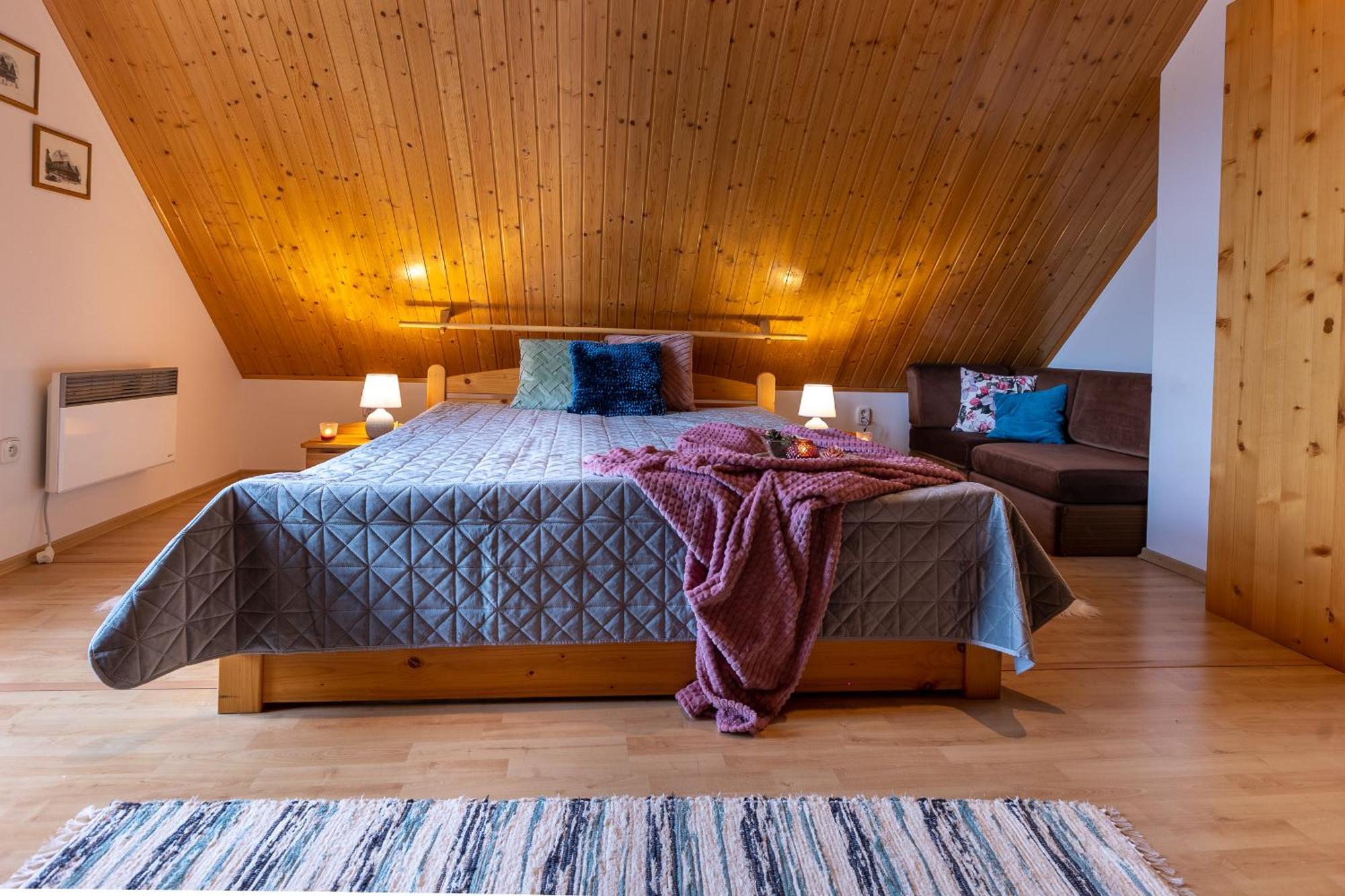 Villa Amalia, Centrum Banska Stiavnica, Parkovanie Pre 2 Auta, Velka Zahrada S Krbom, Cela Villa Amalia Pre 14 Osob Alebo Samostatne Nezavisle Prve Podlazie Villa Ama Pre 6 Osob Alebo Samostatne Nezavisle Podkrovie Villa Lia Pre 8 Osob,Pristup Cez Pi Εξωτερικό φωτογραφία