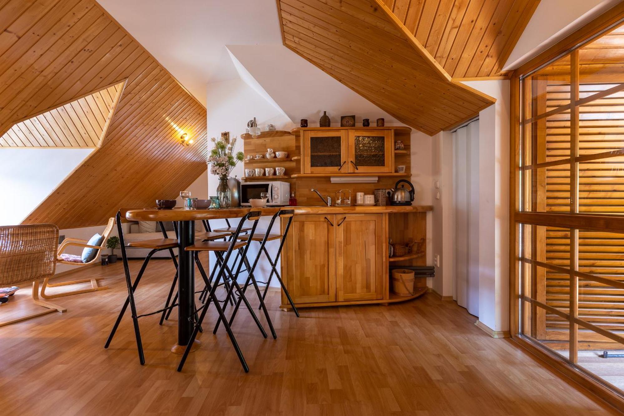 Villa Amalia, Centrum Banska Stiavnica, Parkovanie Pre 2 Auta, Velka Zahrada S Krbom, Cela Villa Amalia Pre 14 Osob Alebo Samostatne Nezavisle Prve Podlazie Villa Ama Pre 6 Osob Alebo Samostatne Nezavisle Podkrovie Villa Lia Pre 8 Osob,Pristup Cez Pi Εξωτερικό φωτογραφία