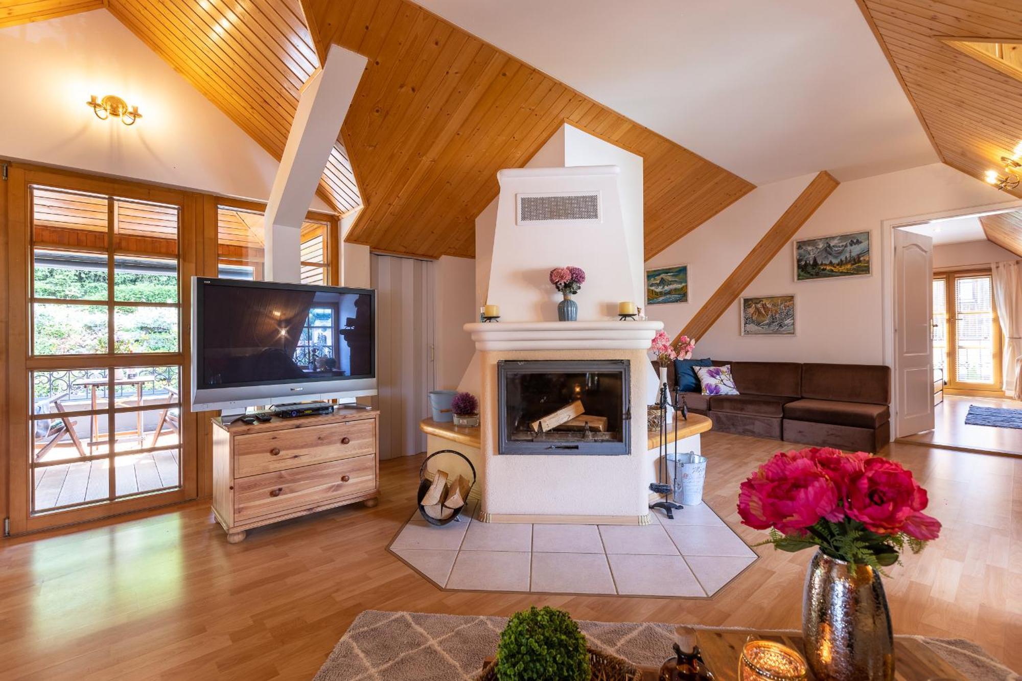 Villa Amalia, Centrum Banska Stiavnica, Parkovanie Pre 2 Auta, Velka Zahrada S Krbom, Cela Villa Amalia Pre 14 Osob Alebo Samostatne Nezavisle Prve Podlazie Villa Ama Pre 6 Osob Alebo Samostatne Nezavisle Podkrovie Villa Lia Pre 8 Osob,Pristup Cez Pi Εξωτερικό φωτογραφία
