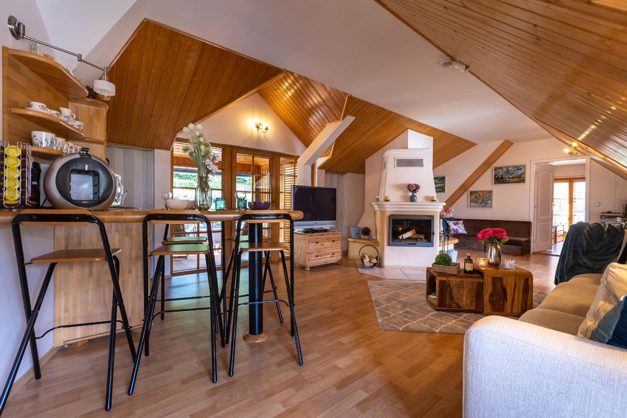 Villa Amalia, Centrum Banska Stiavnica, Parkovanie Pre 2 Auta, Velka Zahrada S Krbom, Cela Villa Amalia Pre 14 Osob Alebo Samostatne Nezavisle Prve Podlazie Villa Ama Pre 6 Osob Alebo Samostatne Nezavisle Podkrovie Villa Lia Pre 8 Osob,Pristup Cez Pi Εξωτερικό φωτογραφία