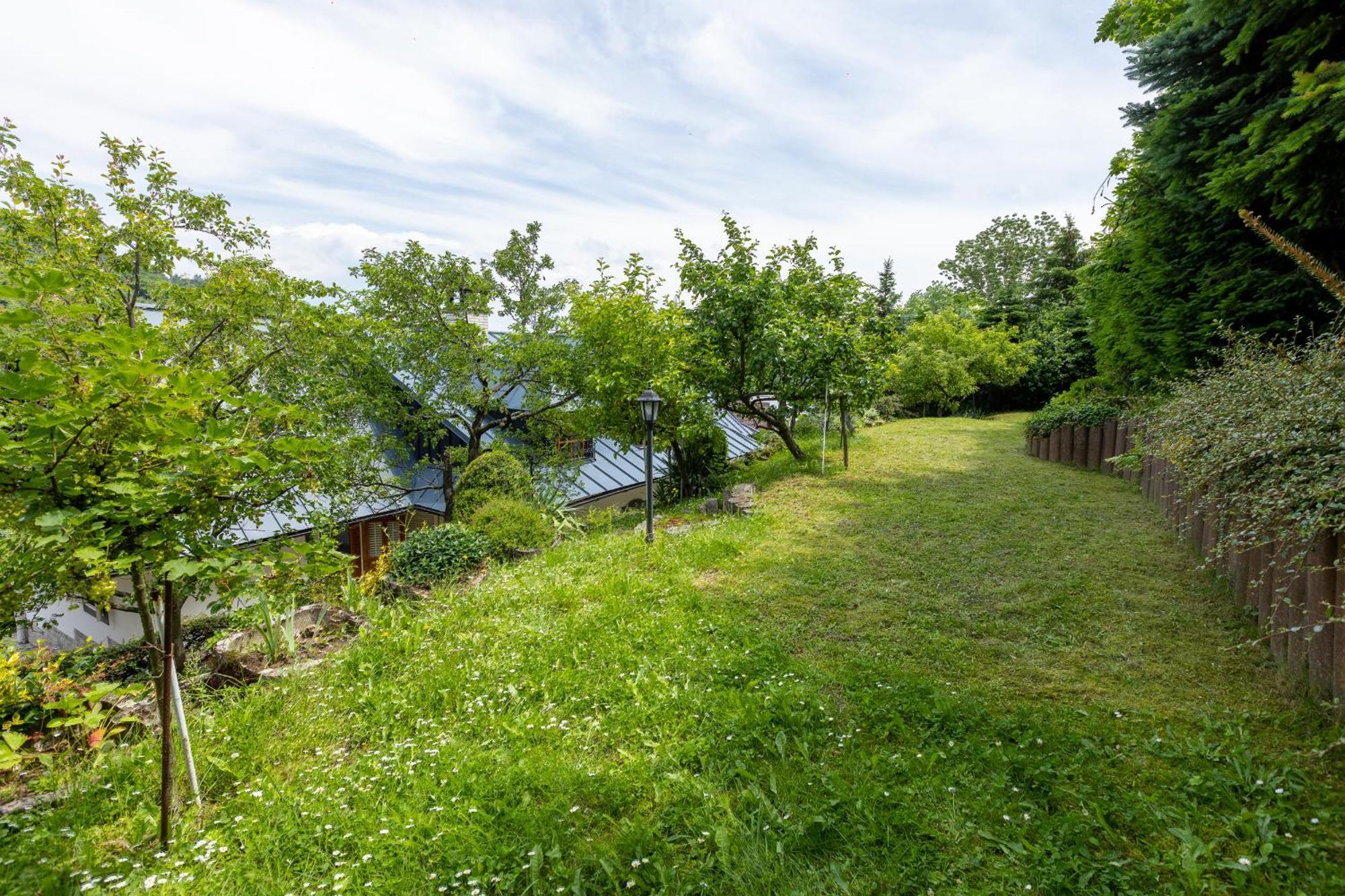 Villa Amalia, Centrum Banska Stiavnica, Parkovanie Pre 2 Auta, Velka Zahrada S Krbom, Cela Villa Amalia Pre 14 Osob Alebo Samostatne Nezavisle Prve Podlazie Villa Ama Pre 6 Osob Alebo Samostatne Nezavisle Podkrovie Villa Lia Pre 8 Osob,Pristup Cez Pi Εξωτερικό φωτογραφία