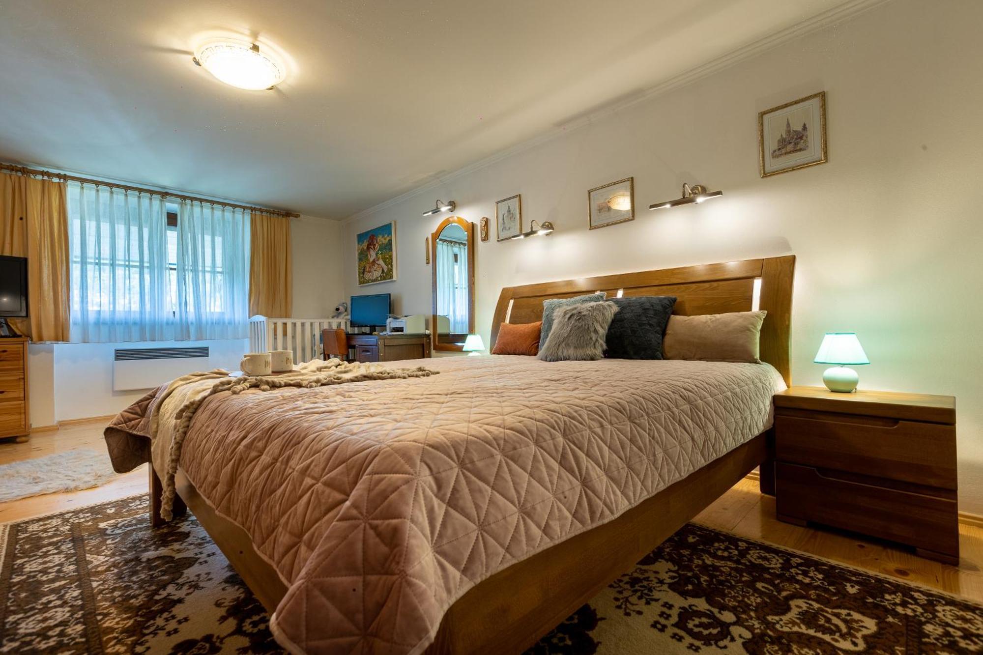 Villa Amalia, Centrum Banska Stiavnica, Parkovanie Pre 2 Auta, Velka Zahrada S Krbom, Cela Villa Amalia Pre 14 Osob Alebo Samostatne Nezavisle Prve Podlazie Villa Ama Pre 6 Osob Alebo Samostatne Nezavisle Podkrovie Villa Lia Pre 8 Osob,Pristup Cez Pi Εξωτερικό φωτογραφία