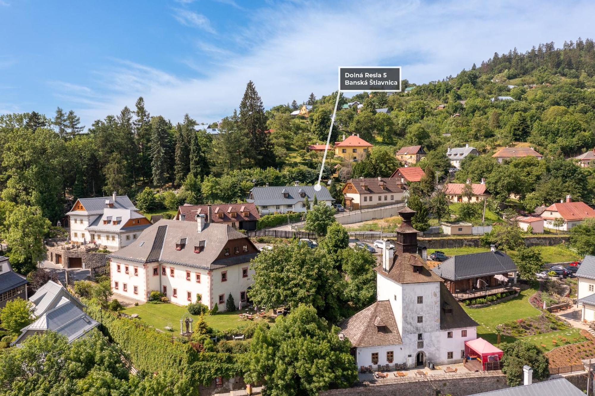 Villa Amalia, Centrum Banska Stiavnica, Parkovanie Pre 2 Auta, Velka Zahrada S Krbom, Cela Villa Amalia Pre 14 Osob Alebo Samostatne Nezavisle Prve Podlazie Villa Ama Pre 6 Osob Alebo Samostatne Nezavisle Podkrovie Villa Lia Pre 8 Osob,Pristup Cez Pi Εξωτερικό φωτογραφία