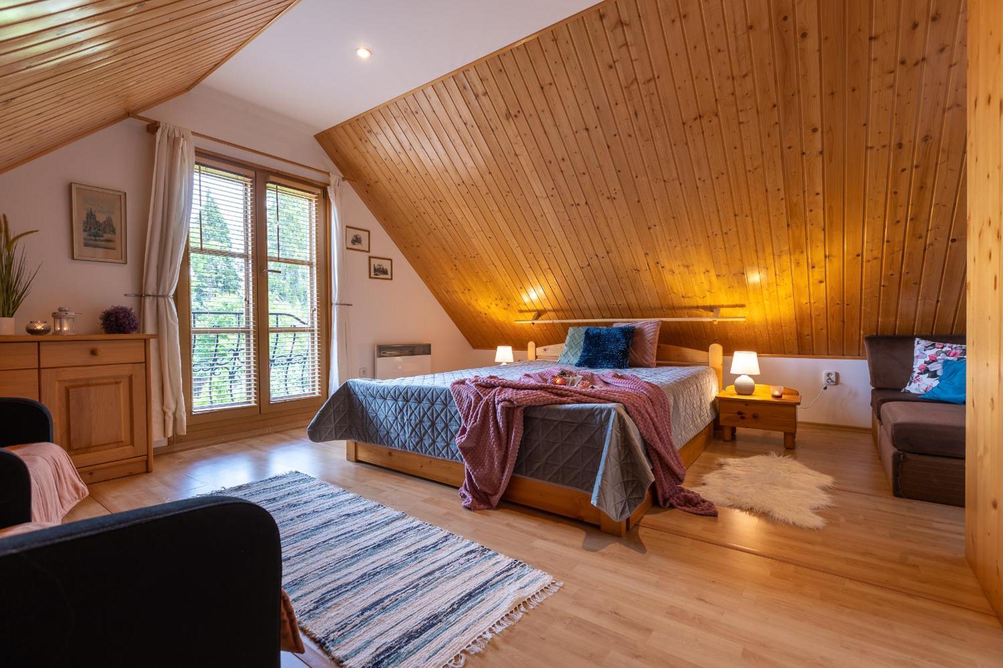 Villa Amalia, Centrum Banska Stiavnica, Parkovanie Pre 2 Auta, Velka Zahrada S Krbom, Cela Villa Amalia Pre 14 Osob Alebo Samostatne Nezavisle Prve Podlazie Villa Ama Pre 6 Osob Alebo Samostatne Nezavisle Podkrovie Villa Lia Pre 8 Osob,Pristup Cez Pi Εξωτερικό φωτογραφία