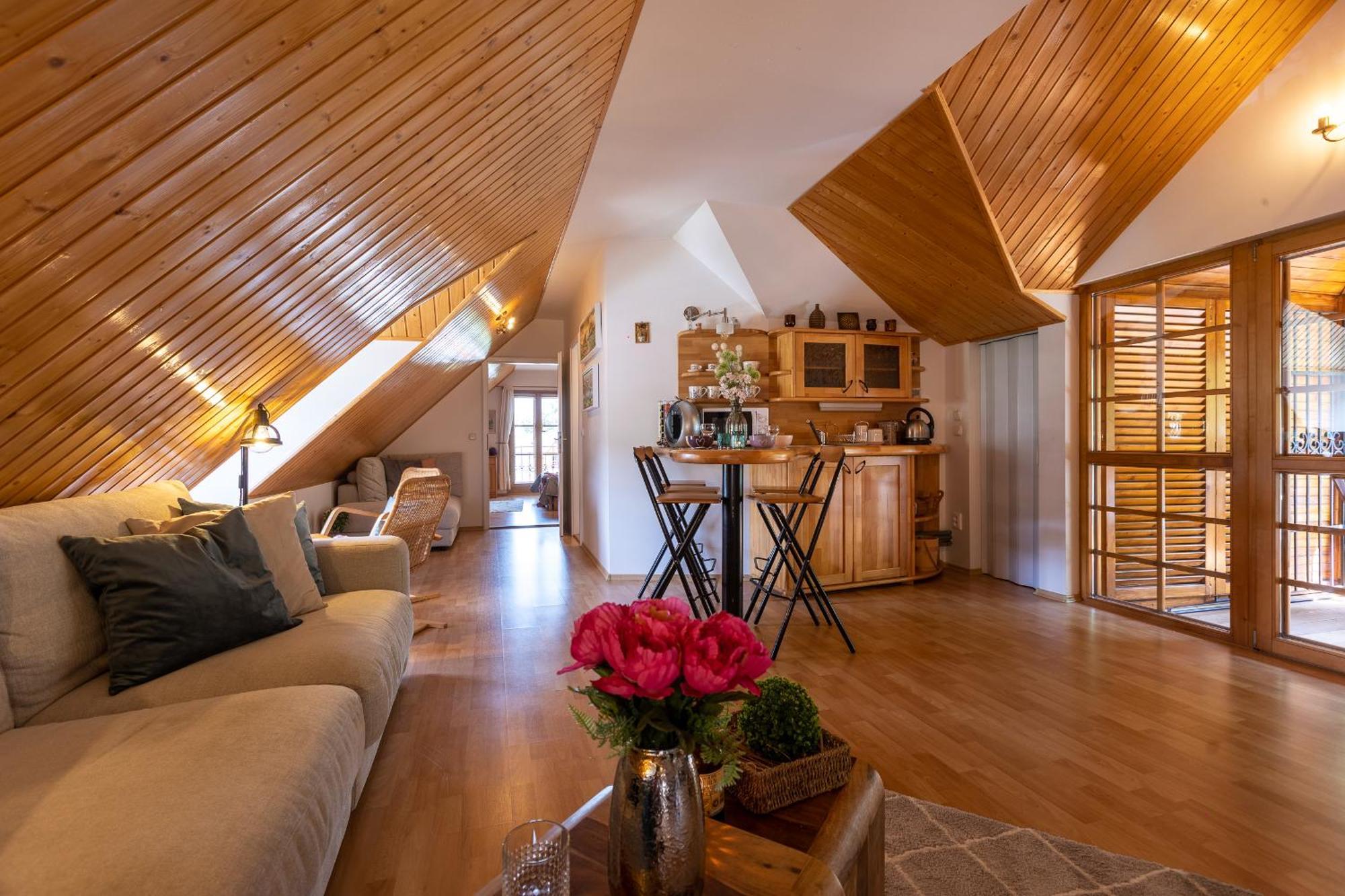 Villa Amalia, Centrum Banska Stiavnica, Parkovanie Pre 2 Auta, Velka Zahrada S Krbom, Cela Villa Amalia Pre 14 Osob Alebo Samostatne Nezavisle Prve Podlazie Villa Ama Pre 6 Osob Alebo Samostatne Nezavisle Podkrovie Villa Lia Pre 8 Osob,Pristup Cez Pi Εξωτερικό φωτογραφία