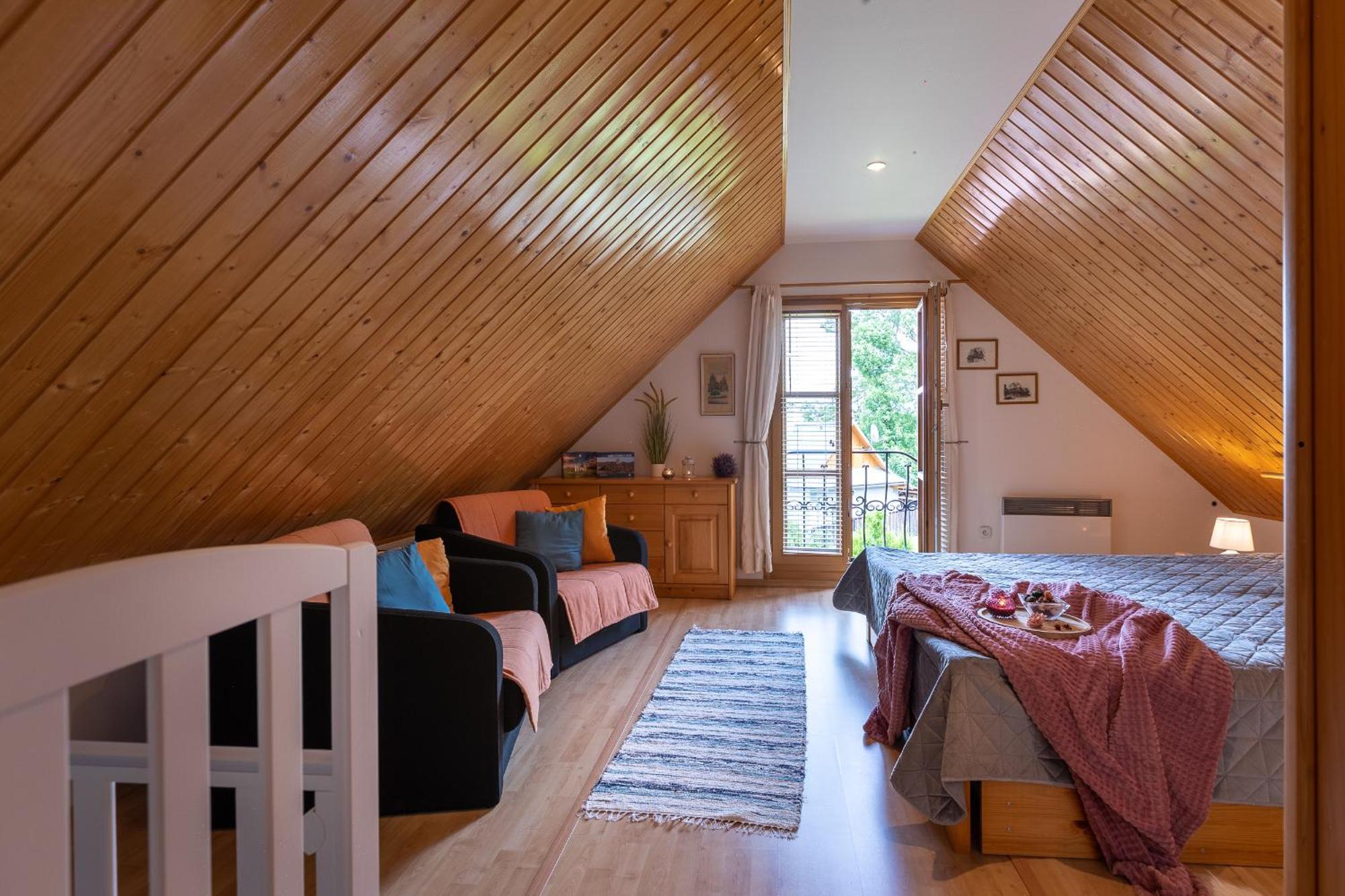 Villa Amalia, Centrum Banska Stiavnica, Parkovanie Pre 2 Auta, Velka Zahrada S Krbom, Cela Villa Amalia Pre 14 Osob Alebo Samostatne Nezavisle Prve Podlazie Villa Ama Pre 6 Osob Alebo Samostatne Nezavisle Podkrovie Villa Lia Pre 8 Osob,Pristup Cez Pi Εξωτερικό φωτογραφία